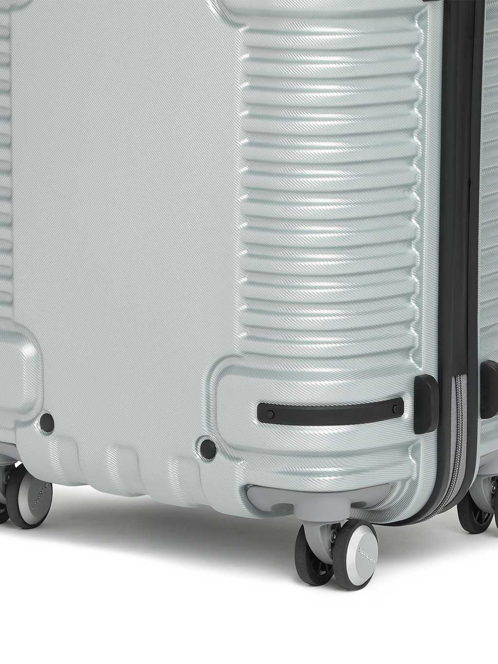 Ridge 22500EHT1SLR Set of 3 (S+M+L) Hardsided Polycarbonate Luggage, 8 Wheel Eco Trolley Bag with TSA Lock and Anti Theft Zippers, Travel Suitcase for Men and Women (Silver)