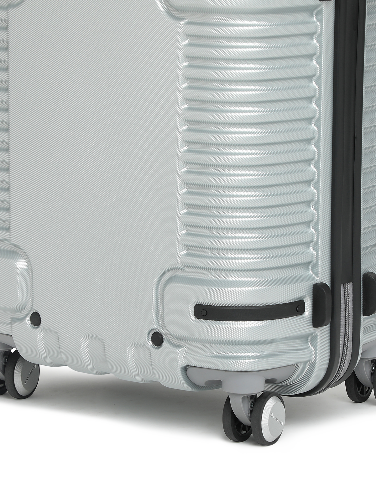 Ridge 22500EHT1SLR Set of 3 (S+M+L) Hardsided Polycarbonate Luggage, 8 Wheel Eco Trolley Bag with TSA Lock and Anti Theft Zippers, Travel Suitcase for Men and Women (Silver)